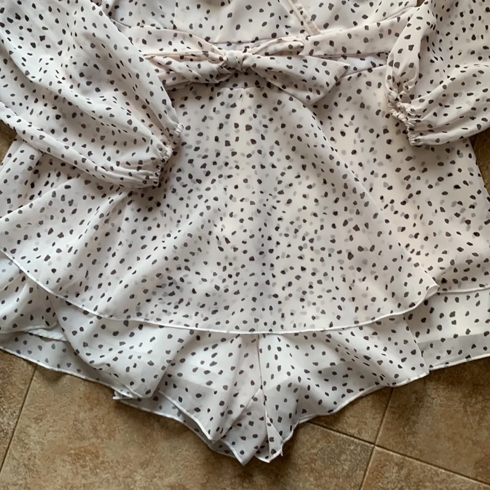 🎉Host Pick🎉 Spotted, Tie-Waist Romper - Picture 2 of 12